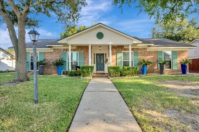 $360,000 | 1710 San Sebastian Lane, Houston, TX 77058