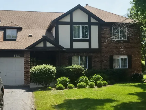 $295,000 | 6223 Lake Park Lane, Unit B, Willowbrook, IL 60527