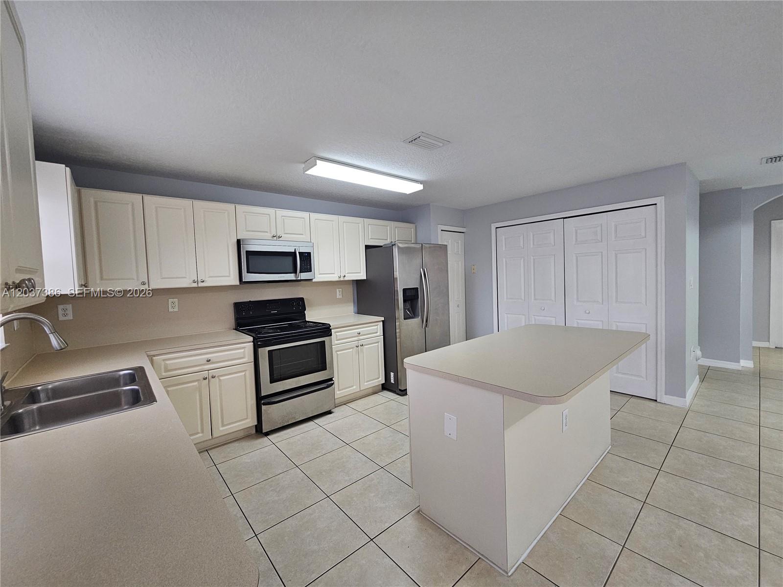 15270 Southwest 30th Terrace Miami, FL 33185 - Photo 2 of 17