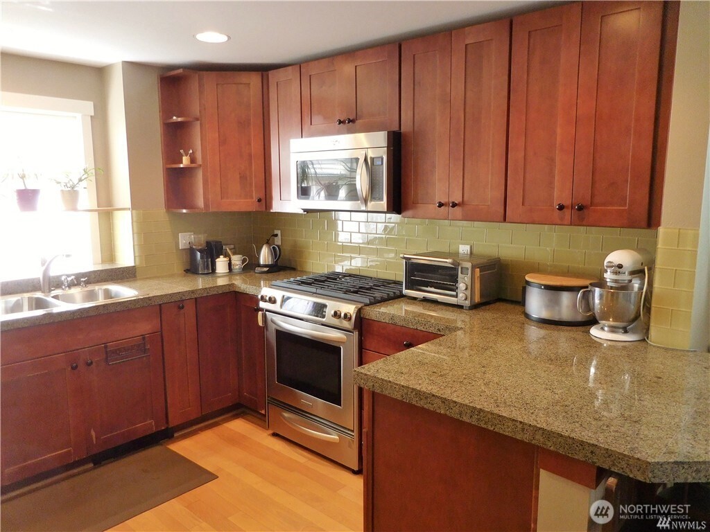 3615 Albion Place North, Unit A Seattle, WA 98103 - Photo 8 of 22