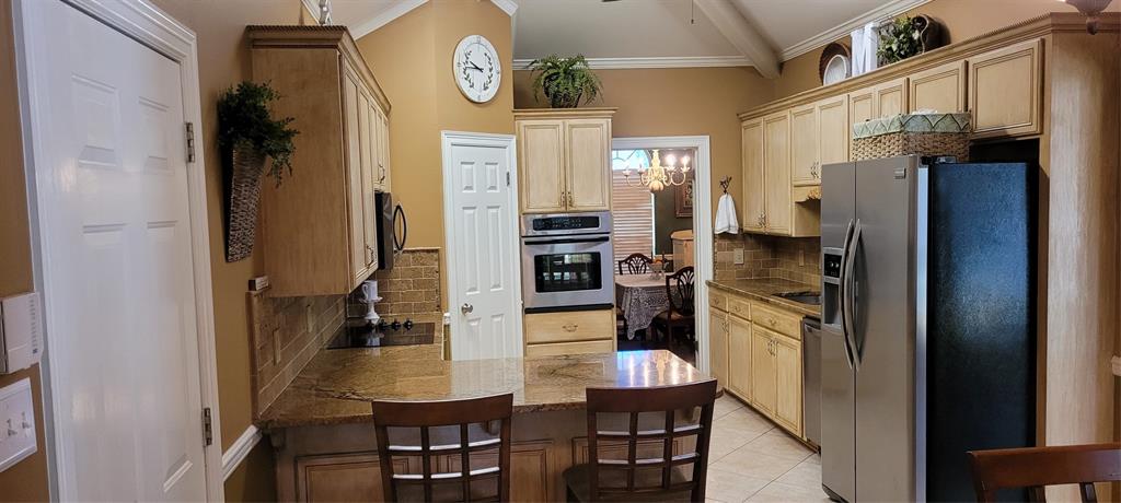 9834 East Chase Circle Shreveport, LA 71118 - Photo 13 of 23 a kitchen with stainless steel appliances a refrigerator a stove and a refrigerator