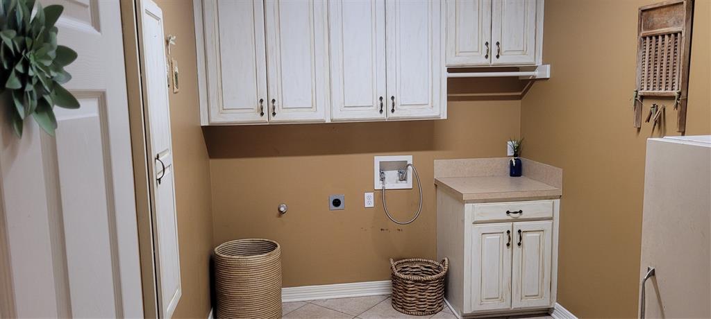 9834 East Chase Circle Shreveport, LA 71118 - Photo 16 of 23 a bathroom with a toilet and a sink