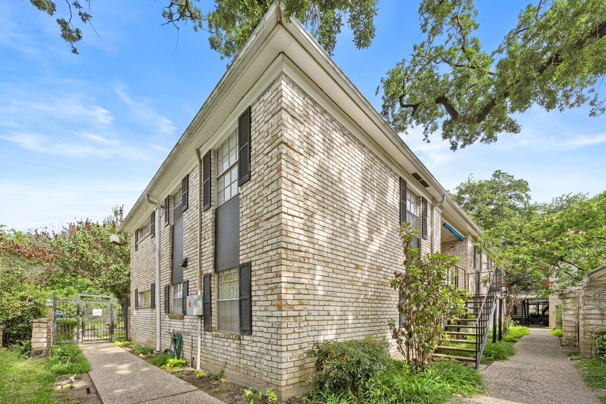 7900 Westheimer Road, Unit 121 Houston, TX 77063 - Photo 5 of 23 a view of a house with a backyard
