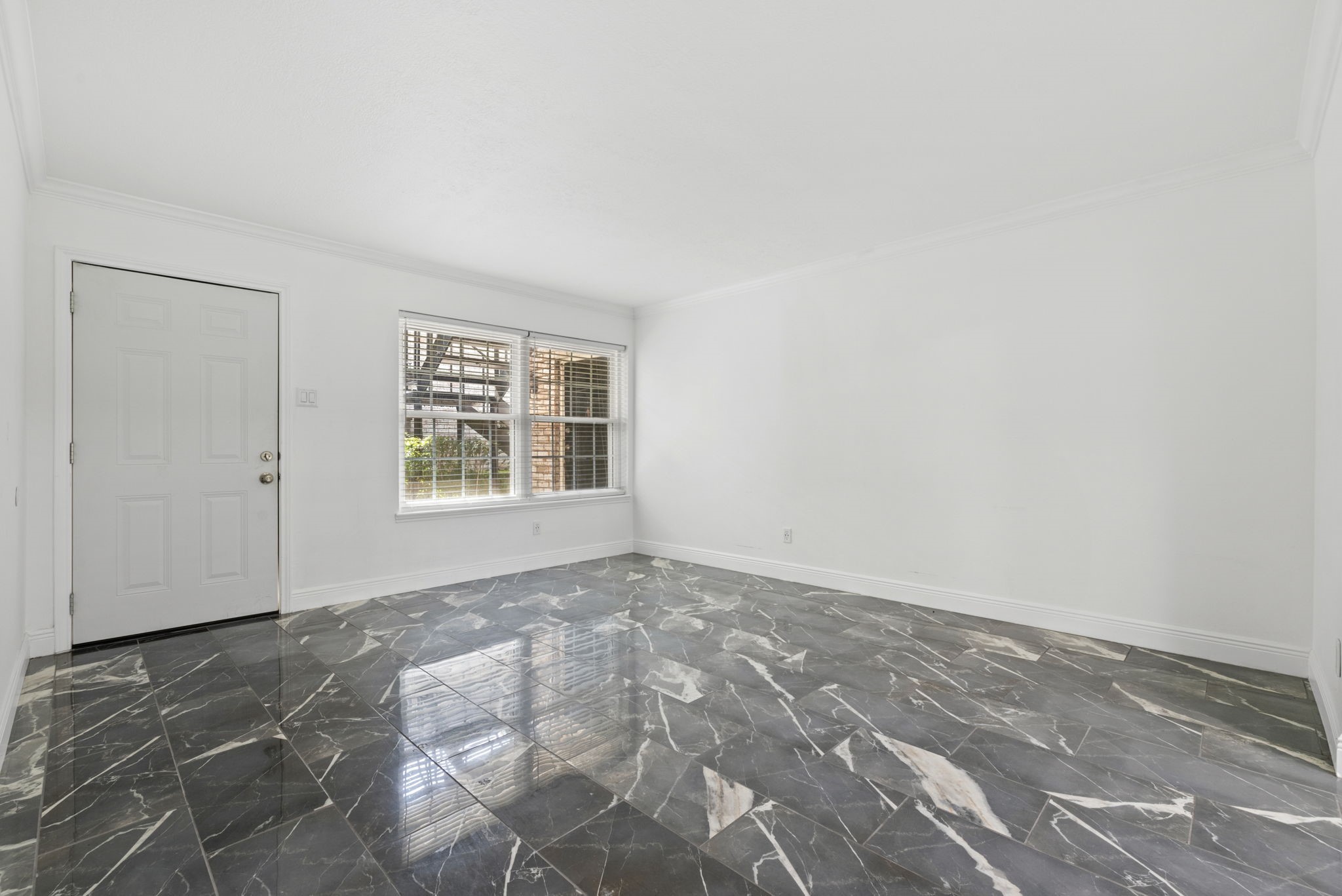 7900 Westheimer Road, Unit 121 Houston, TX 77063 - Photo 8 of 23 an empty room with windows