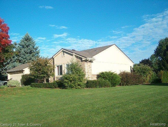682 Kentucky Drive Rochester, MI 48307 - Photo 2 of 22 Sideview