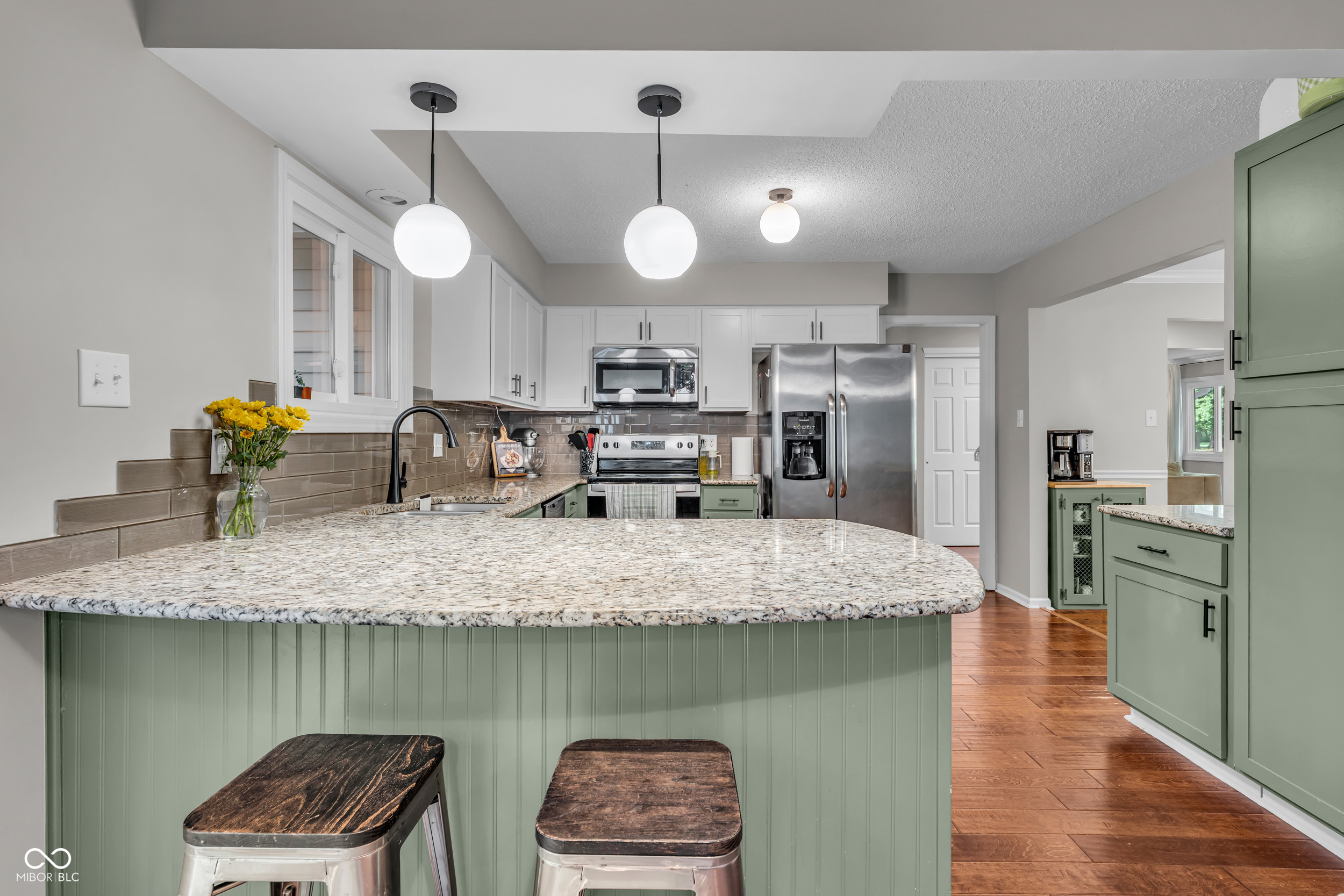 7806 Hoover Road Indianapolis, IN 46260 - Photo 7 of 38 Gallery Image 7