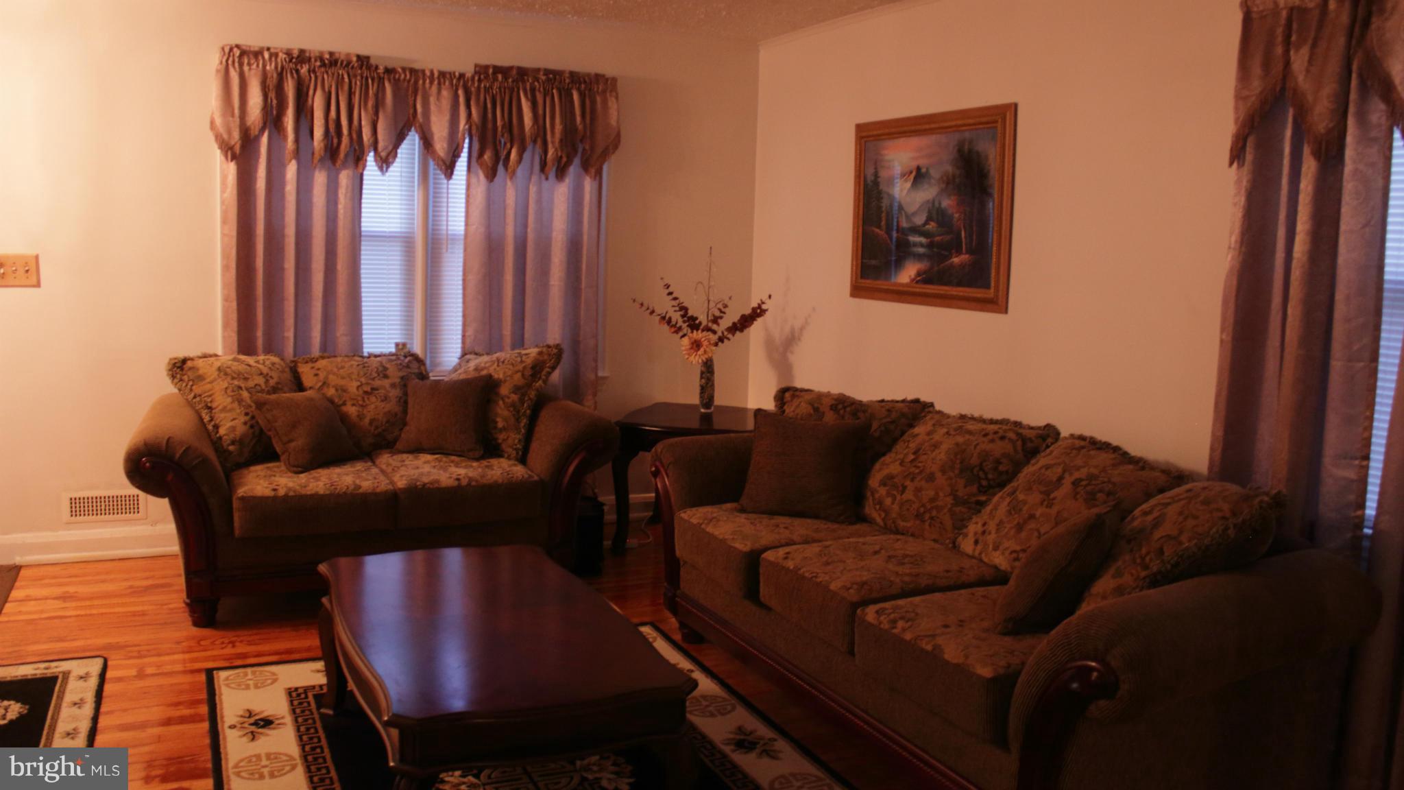 1528 Kirkwood Road Baltimore, MD 21207 - Photo 14 of 16 Family Room