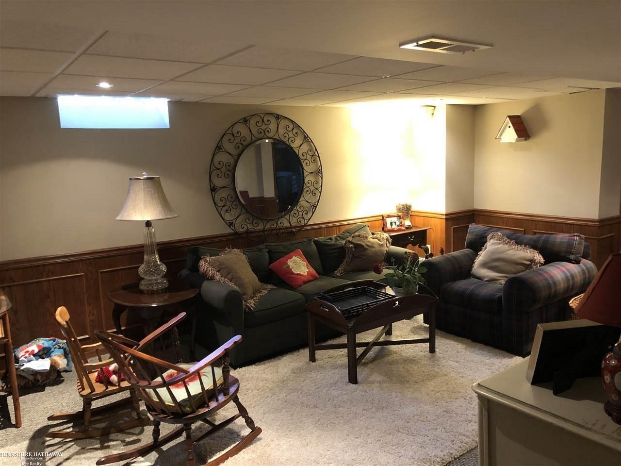 1798 Newcastle Road Grosse Pointe Woods, MI 48236 - Photo 19 of 33