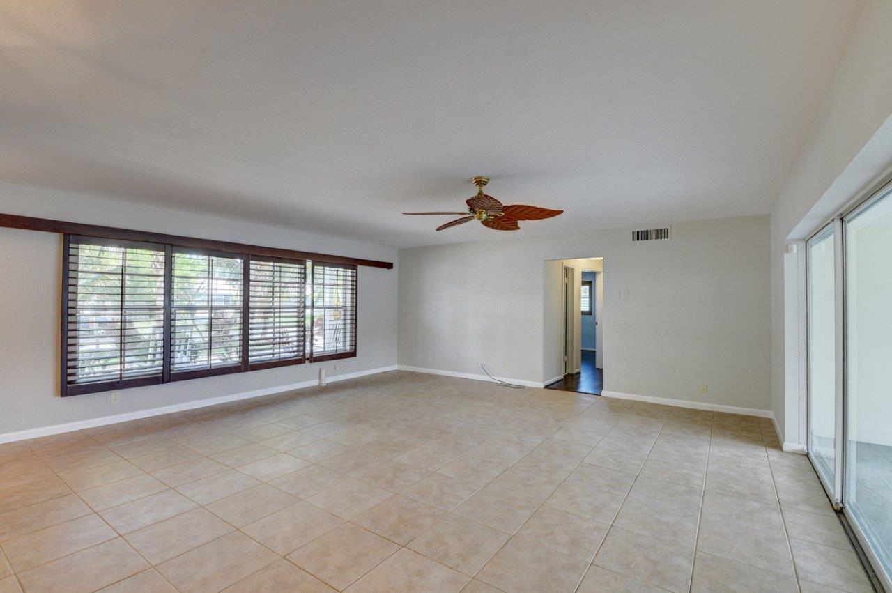 2082 Bonnie Street Boca Raton, FL 33486 - Photo 5 of 34 Living room
