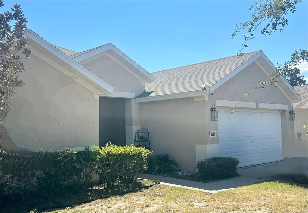 3921 Southwest 58th Avenue Ocala, FL 34474 - Photo 5 of 31 a backyard of a house