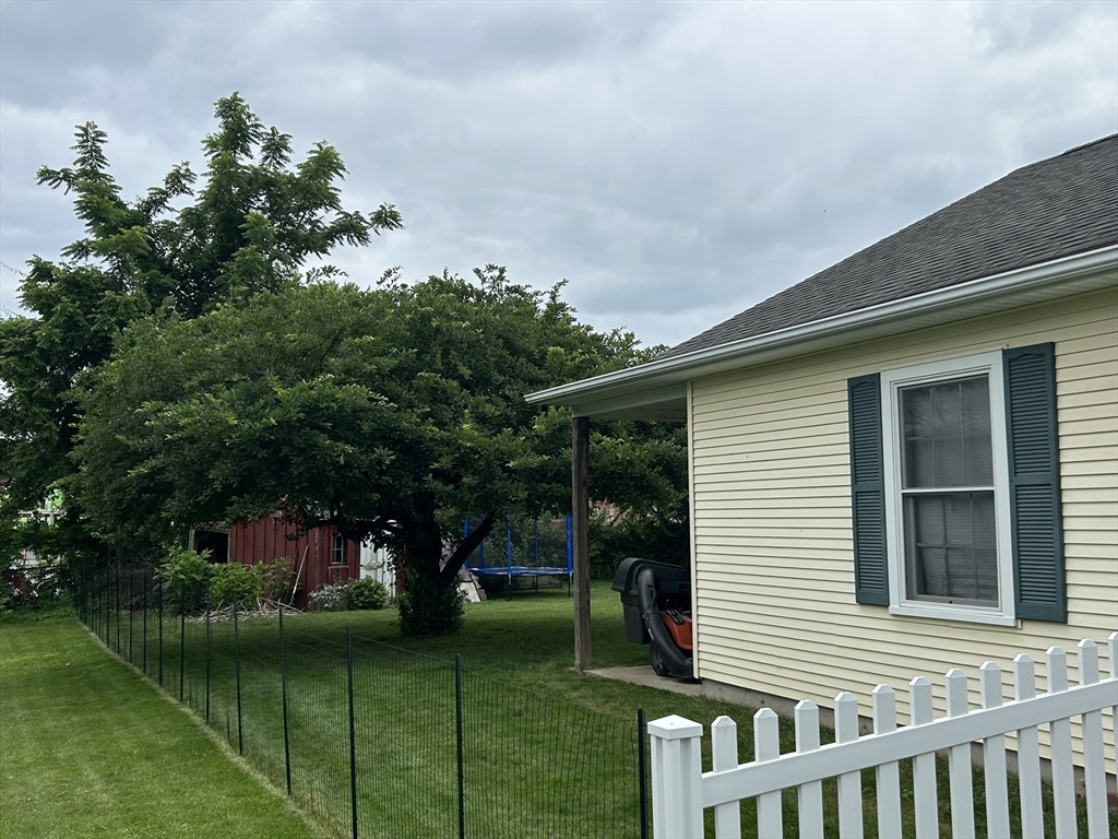172 Maple Street East Longmeadow, MA 01028 - Photo 5 of 35 a front view of a house with a garden