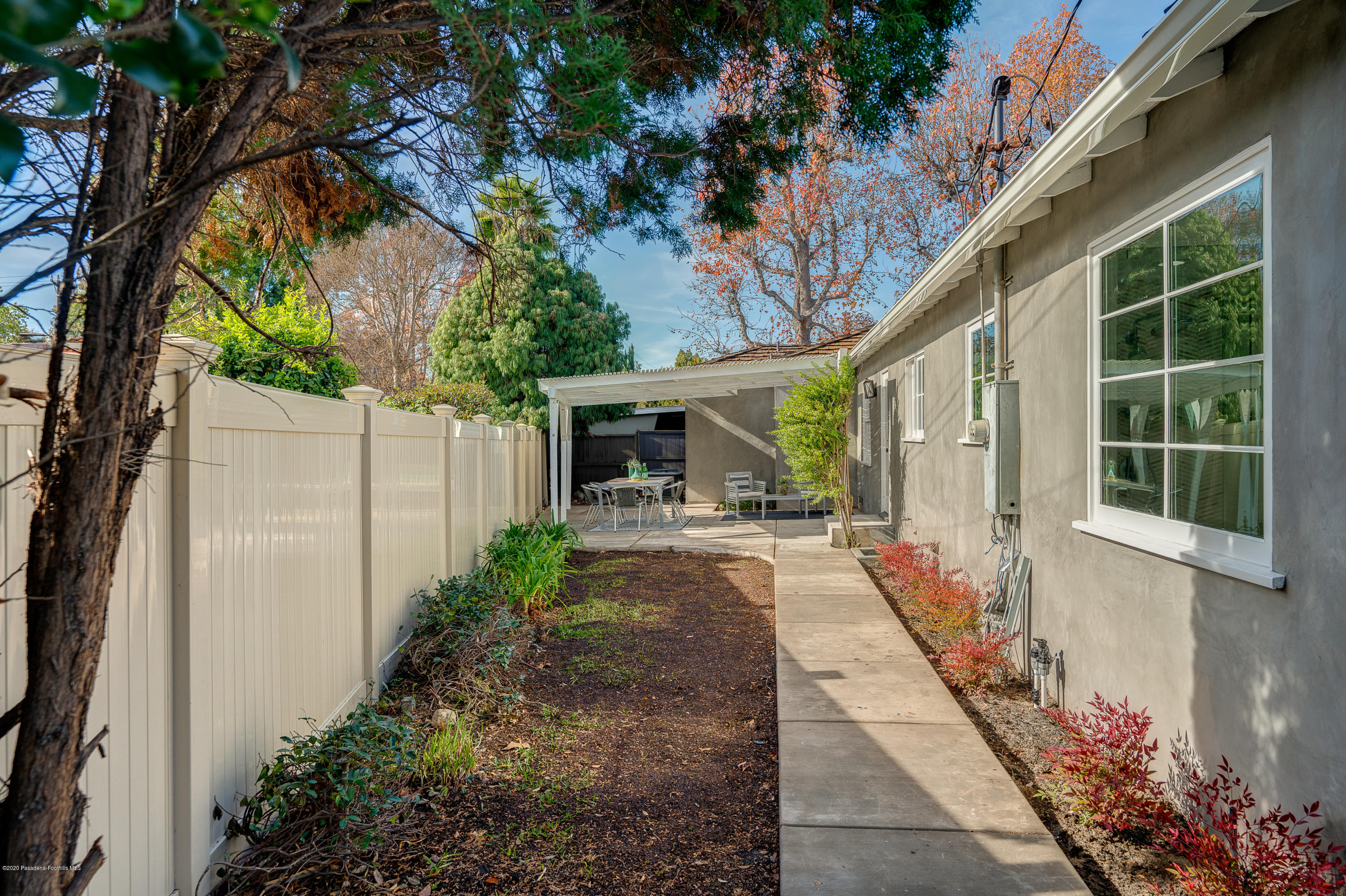 3248 George Circle Pasadena, CA 91107 - Photo 33 of 34 a front view of a house with garden
