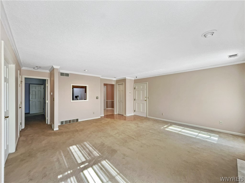 640 Youngs Road, Unit A Amherst, NY 14221 - Photo 11 of 34 Living room