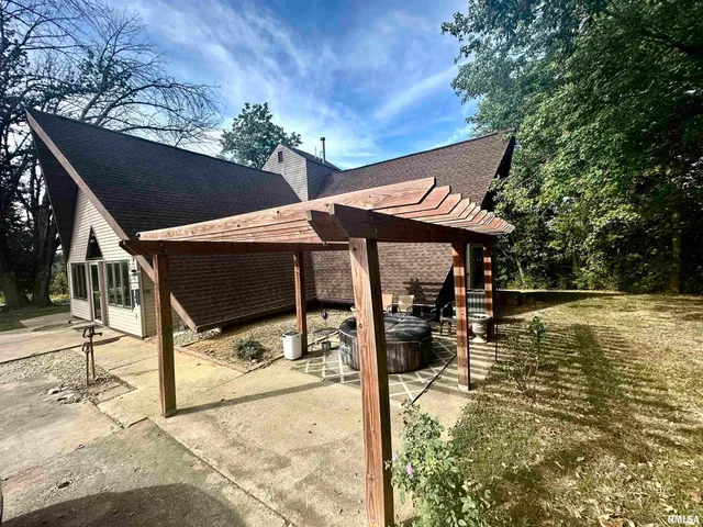 $285,000 | 1640 Old Highway 67, Chapin, IL 62628