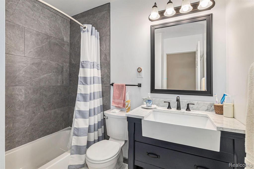 30960 Pear Ridge Farmington Hills, MI 48334 - Photo 28 of 38