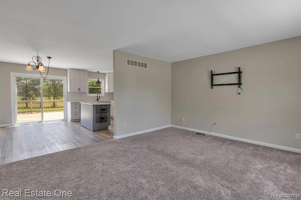 276 North Kane Road Webberville, MI 48892 - Photo 5 of 20