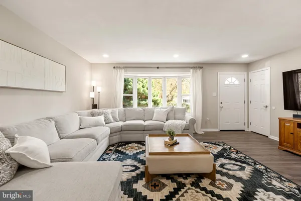 $495,000 | 6818 Groveton Drive, Clinton, MD 20735