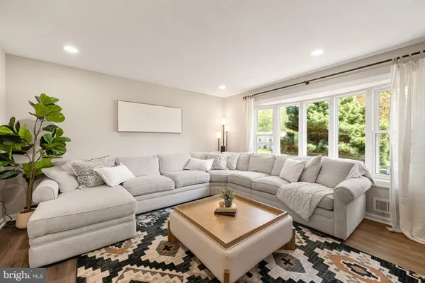 $495,000 | 6818 Groveton Drive, Clinton, MD 20735