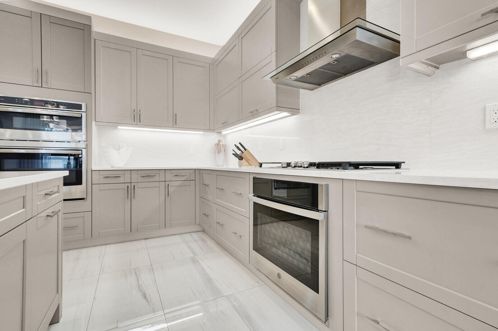 17318 Pagoda Palms Drive Boca Raton, FL 33496 - Photo 19 of 92 GOURMET KITCHEN