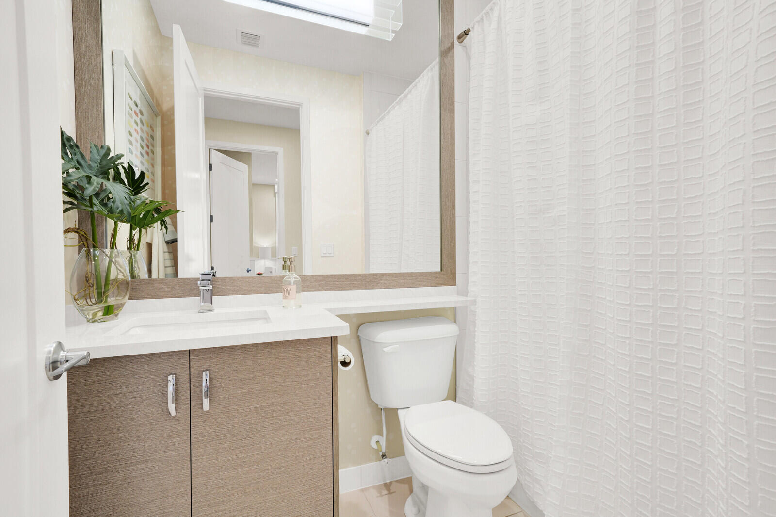 17318 Pagoda Palms Drive Boca Raton, FL 33496 - Photo 47 of 92 HALLWAY BATH