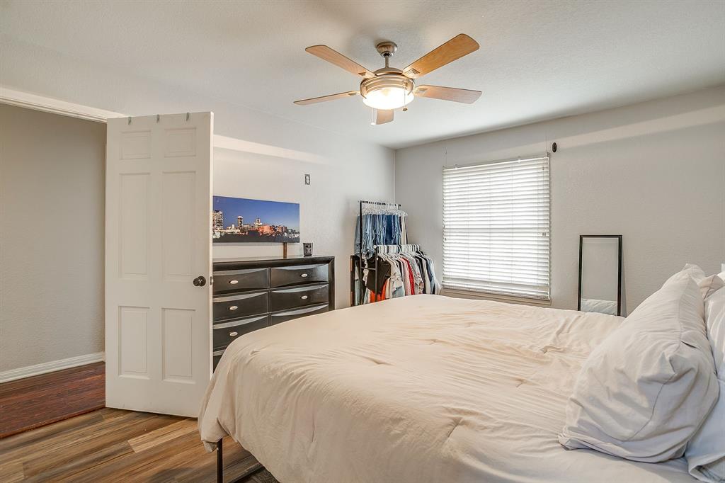 6504 Genoa Road Fort Worth, TX 76116 - Photo 25 of 40 2nd Primary bedroom with en-suite
