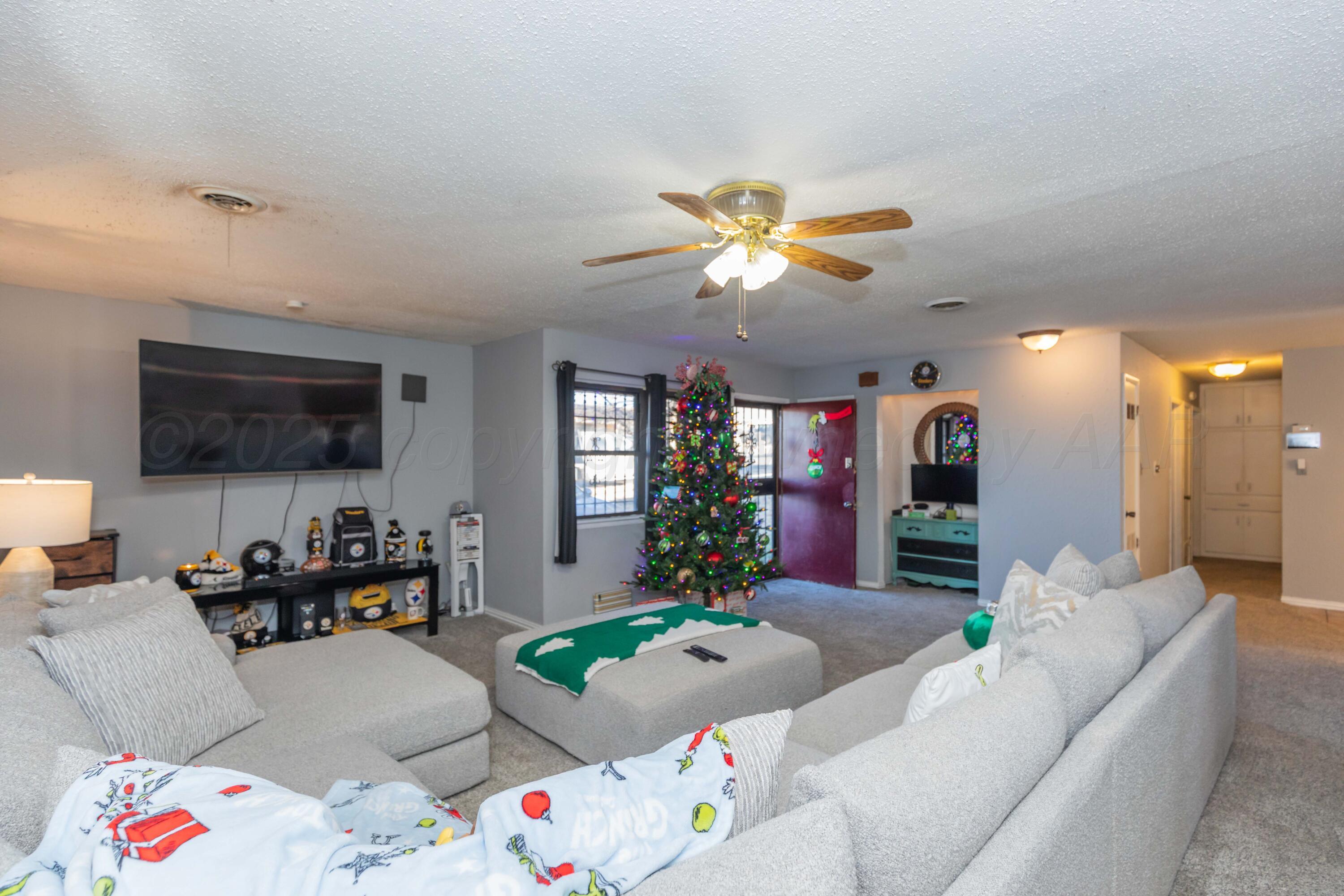 1208 Pecan Street Amarillo, TX 79107 - Photo 6 of 34 a living room with furniture and a flat screen tv