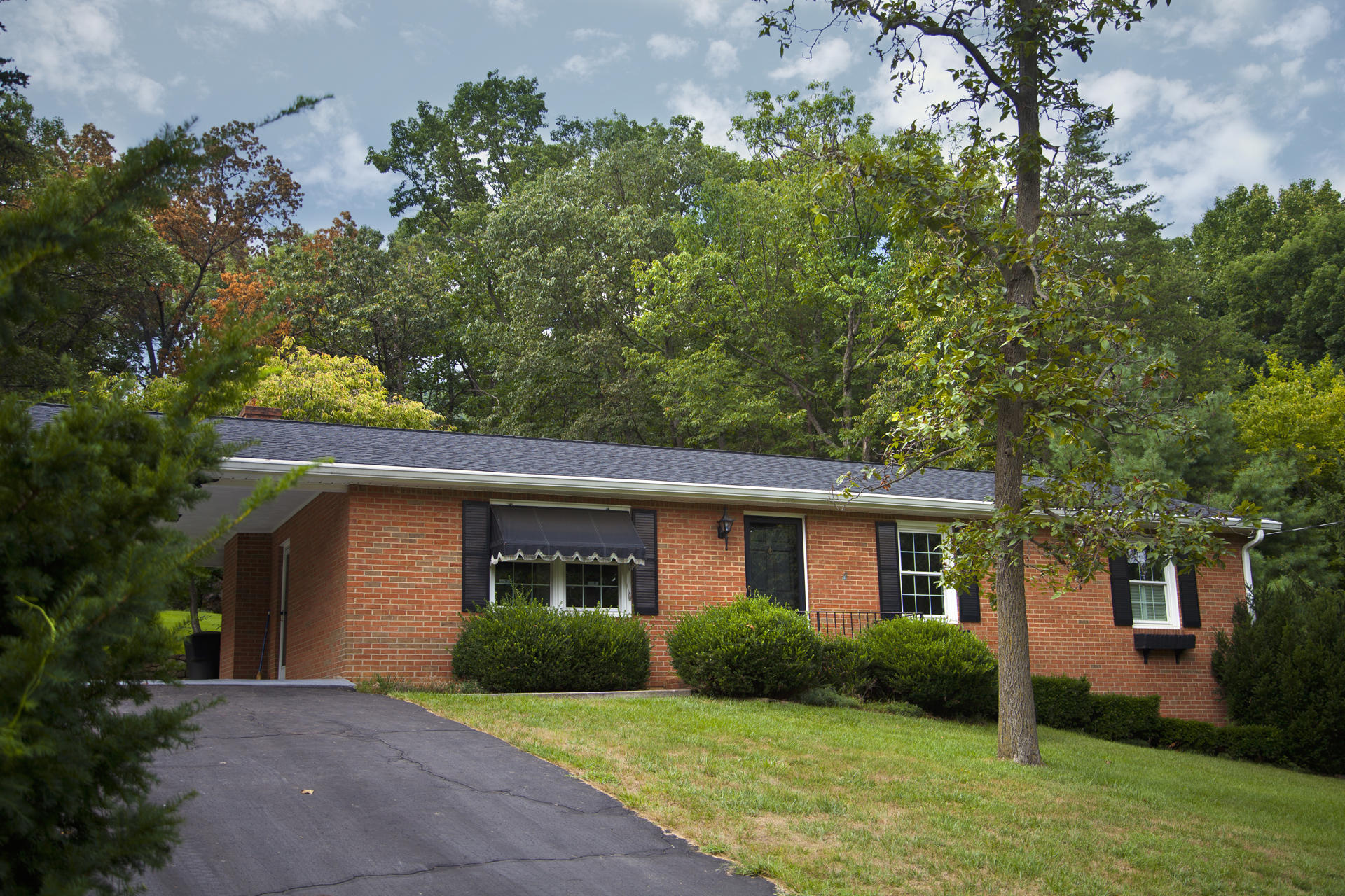 2158 Ruritan Road Roanoke, VA 24012 - Photo 1 of 25 Front