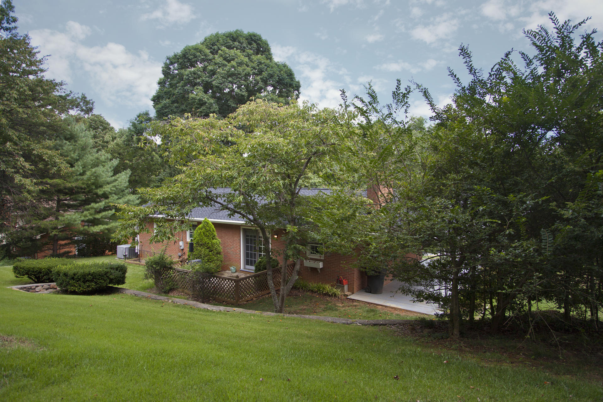 2158 Ruritan Road Roanoke, VA 24012 - Photo 23 of 25 Back