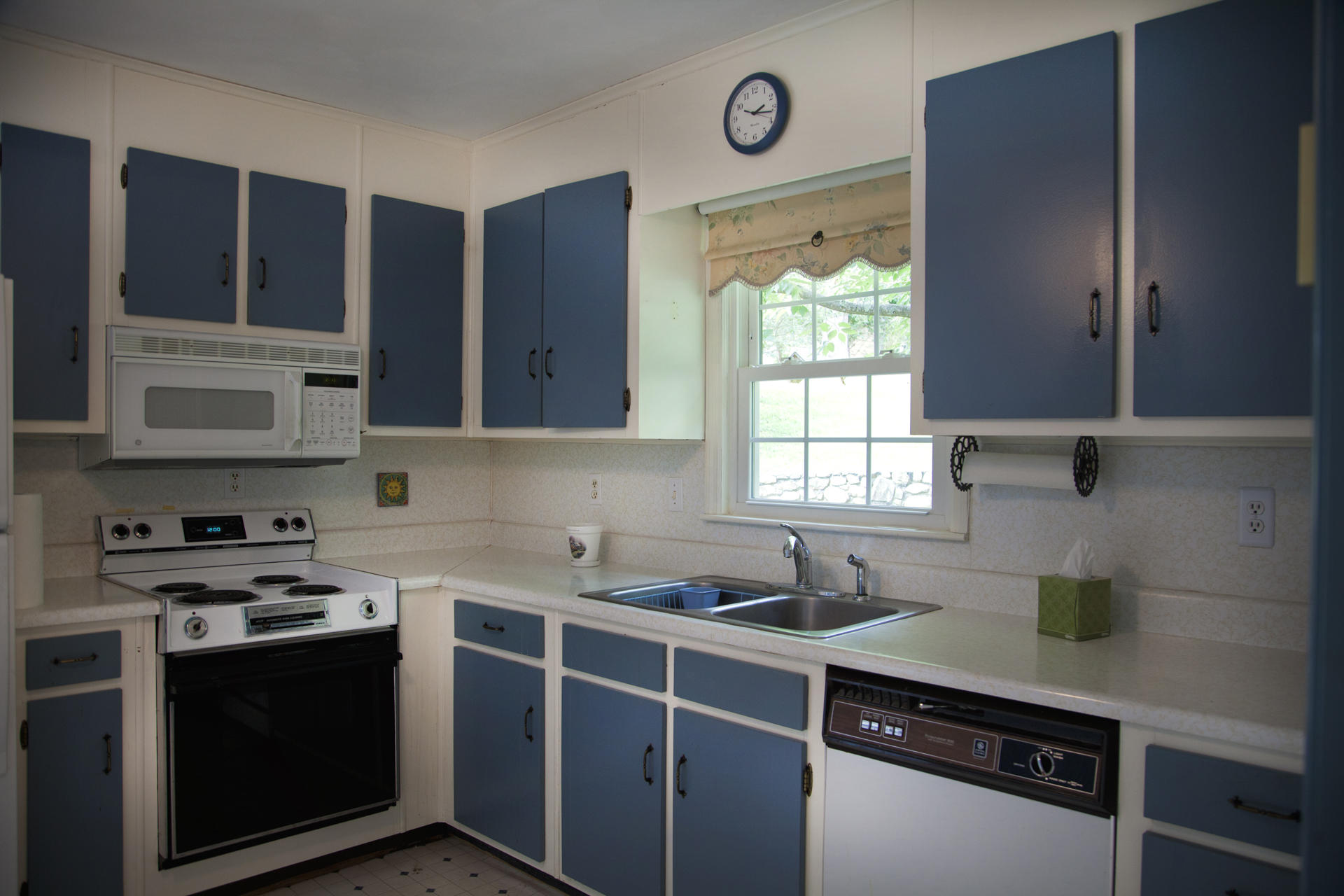 2158 Ruritan Road Roanoke, VA 24012 - Photo 4 of 25 Kitchen