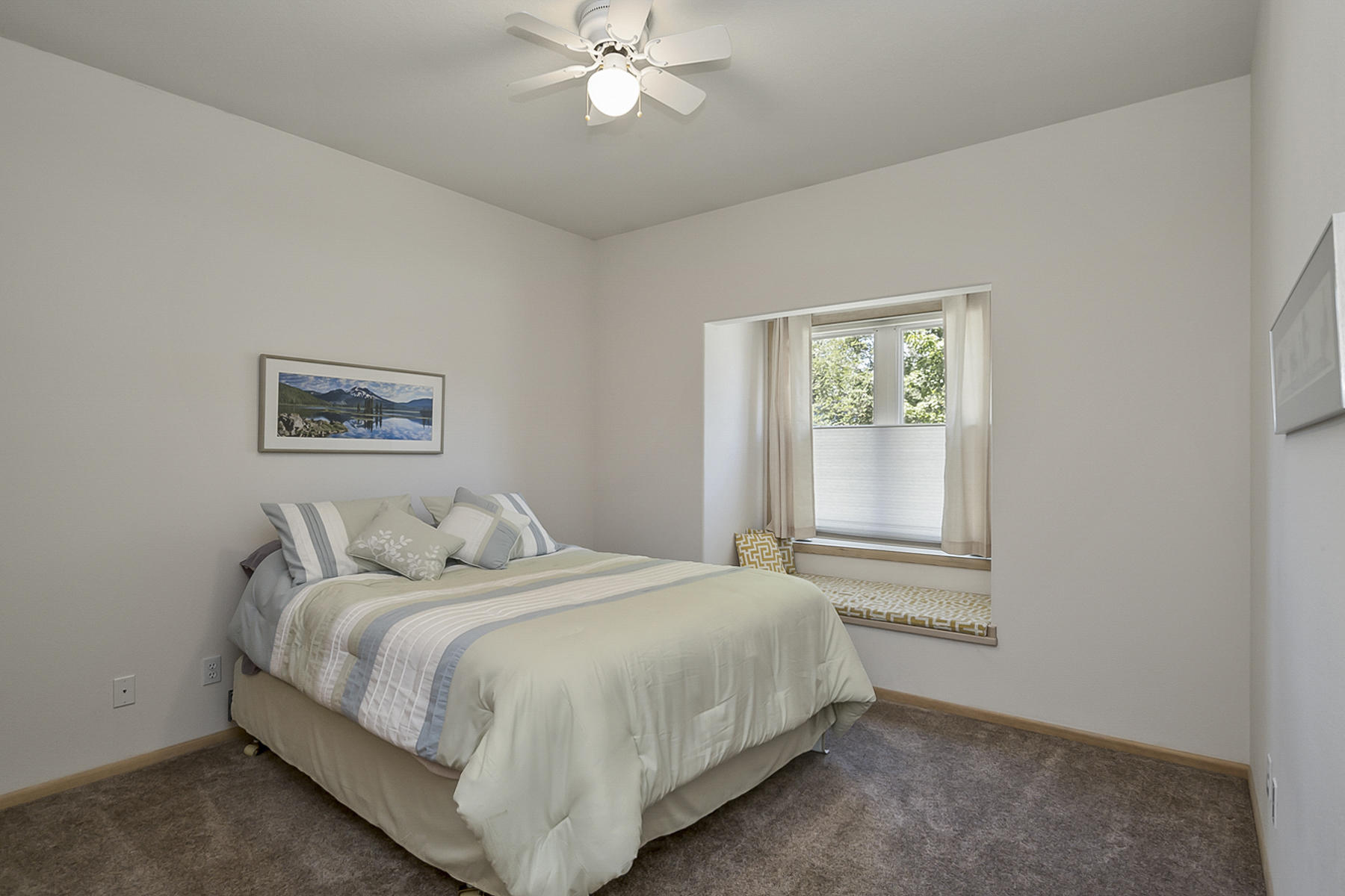 61524 Southeast Hill Ridge Road Bend, OR 97702 - Photo 25 of 49 2nd bedroom on main floor