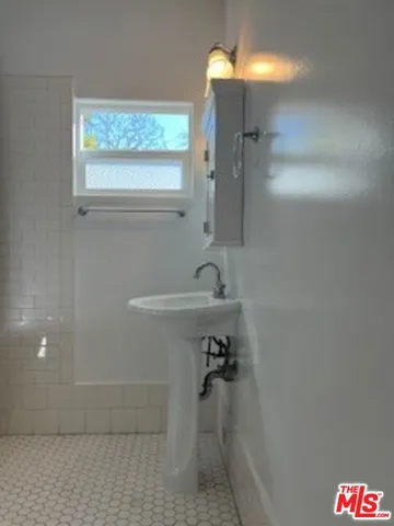 $10,000 | 8302 South Sepulveda Boulevard, Los Angeles, CA 90045