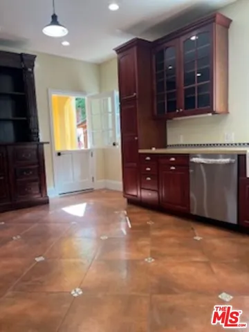 $10,000 | 8302 South Sepulveda Boulevard, Los Angeles, CA 90045