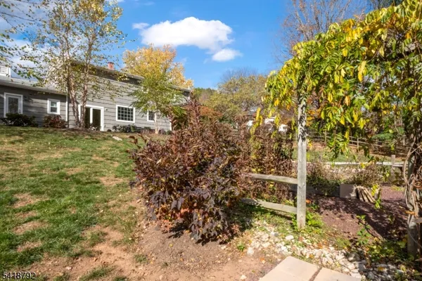 $899,999 | 423 Windmill Way, Somerville, NJ 08876