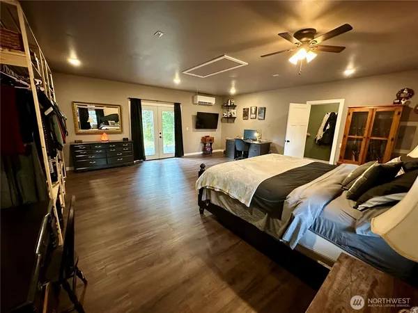 $500,000 | 970 North Colony Surf Drive, Lilliwaup, WA 98555