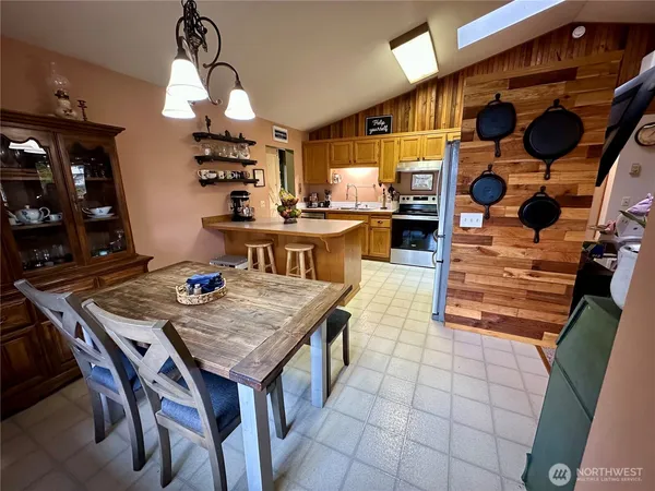 $500,000 | 970 North Colony Surf Drive, Lilliwaup, WA 98555