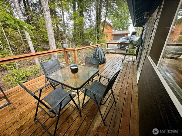 $500,000 | 970 North Colony Surf Drive, Lilliwaup, WA 98555