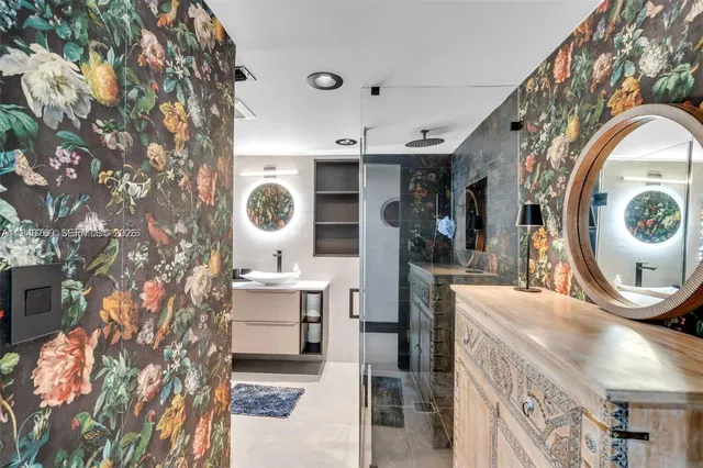 a view of living room with washer and dryer