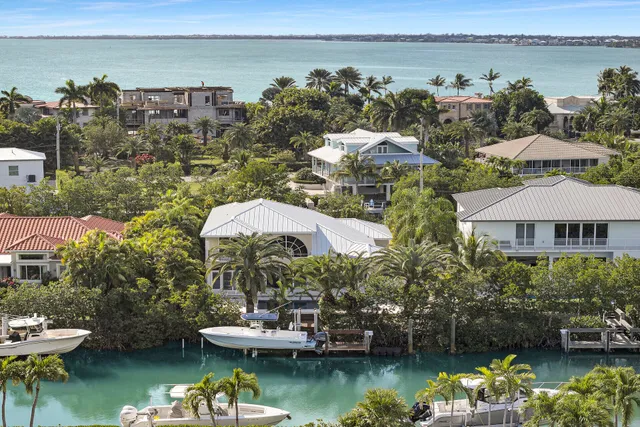 $2,550,000 | 210 14th Street, Key Colony Beach, FL 33051