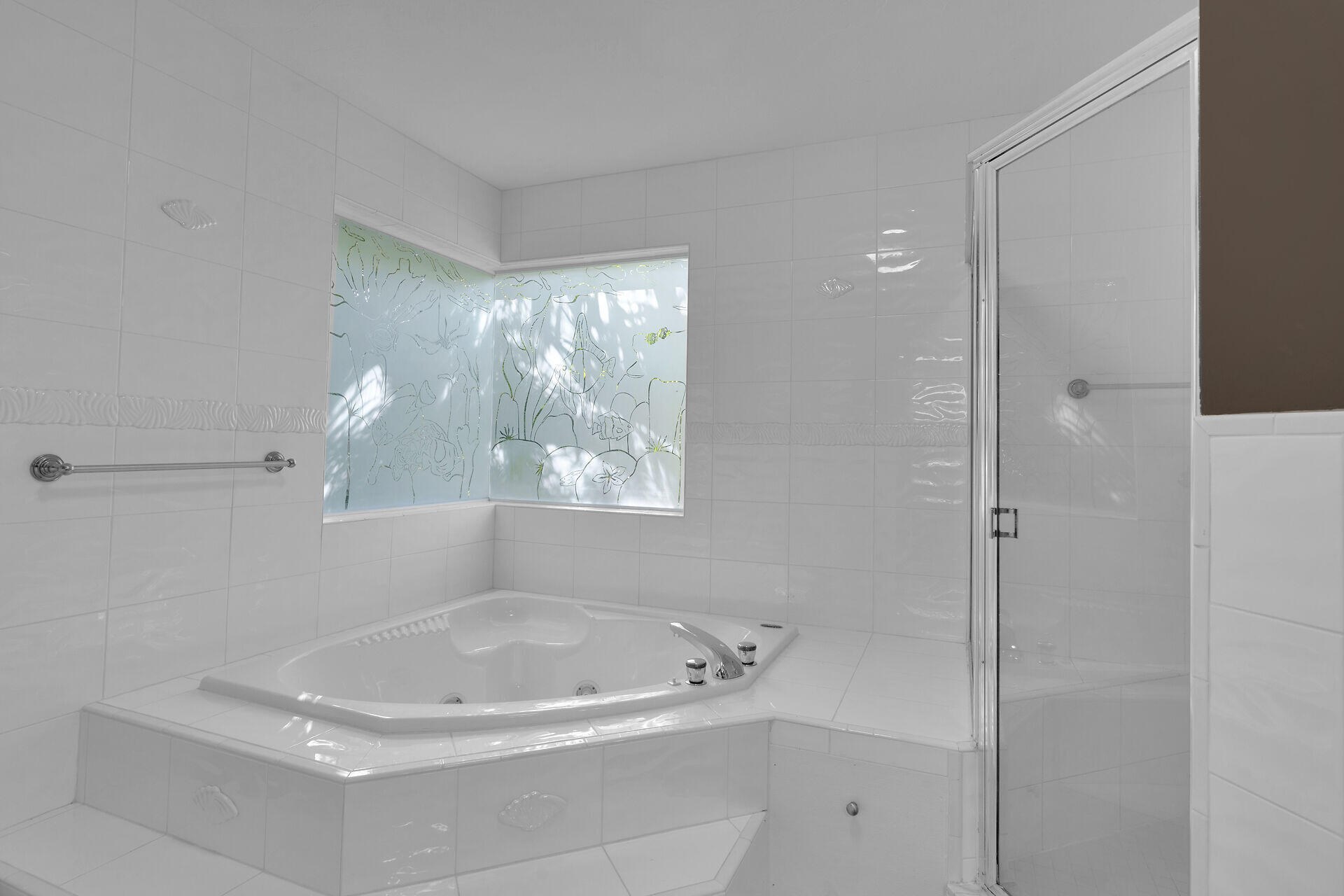 210 14th Street Key Colony Beach, FL 33051 - Photo 40 of 78 Whirlpool Tub & Tiled Shower