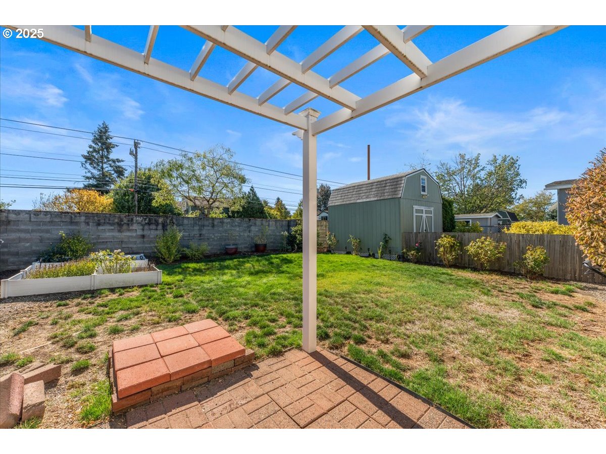 7455 Southeast King Road, Unit 11 Milwaukie, OR 97222 - Photo 11 of 48