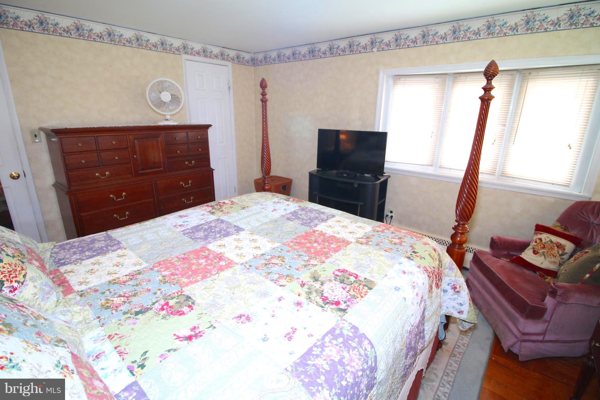 5726 Oakland Road Baltimore, MD 21227 - Photo 14 of 28 Bedroom 1