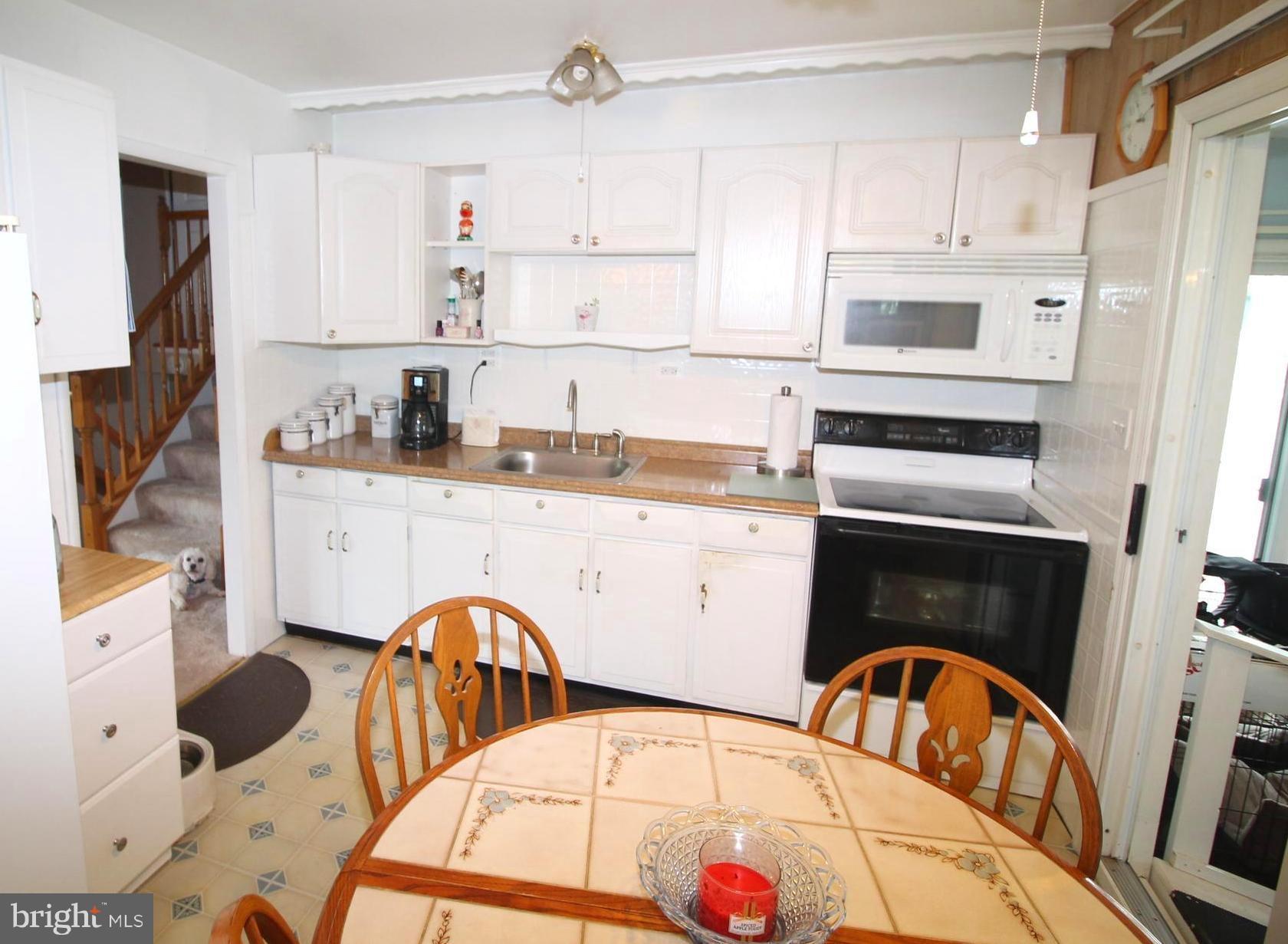 5726 Oakland Road Baltimore, MD 21227 - Photo 8 of 28 Kitchen
