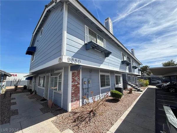 $1,095 | 5880 Medallion Drive, Unit 203, Las Vegas, NV 89122