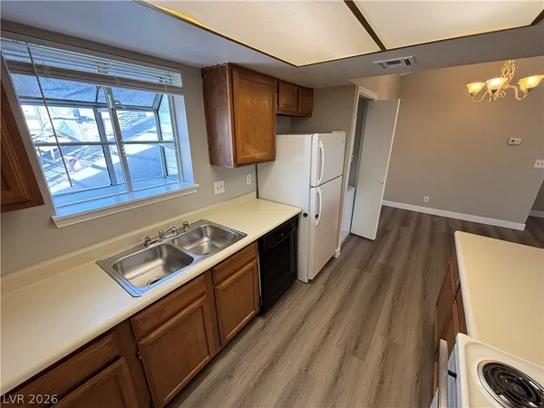 $1,095 | 5880 Medallion Drive, Unit 203, Las Vegas, NV 89122