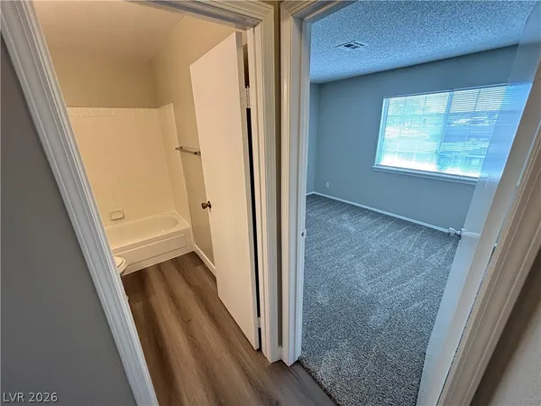 $1,095 | 5880 Medallion Drive, Unit 203, Las Vegas, NV 89122