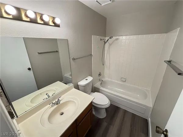 $1,095 | 5880 Medallion Drive, Unit 203, Las Vegas, NV 89122