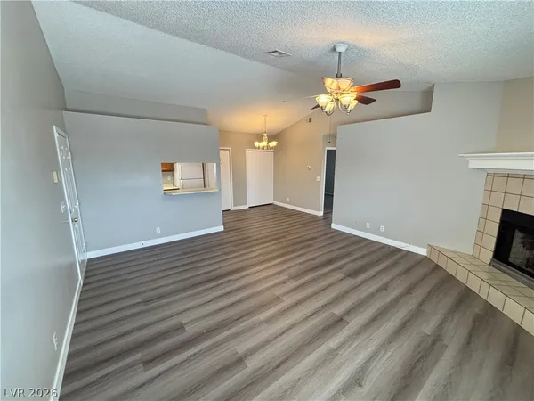 $1,095 | 5880 Medallion Drive, Unit 203, Las Vegas, NV 89122