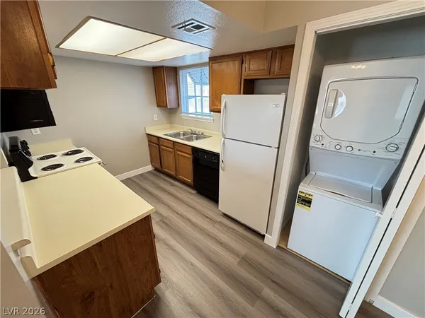 $1,095 | 5880 Medallion Drive, Unit 203, Las Vegas, NV 89122