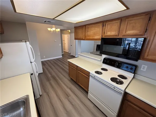 $1,095 | 5880 Medallion Drive, Unit 203, Las Vegas, NV 89122