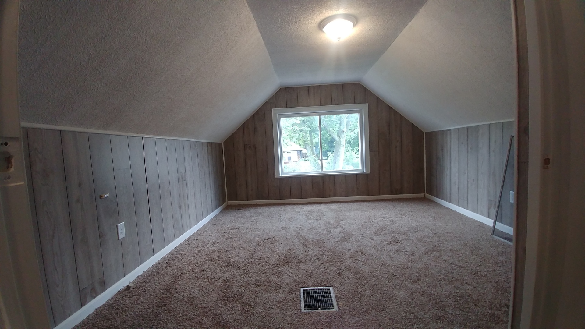 202 7th Place Chicago Heights, IL 60411 - Photo 5 of 11 an empty room with windows